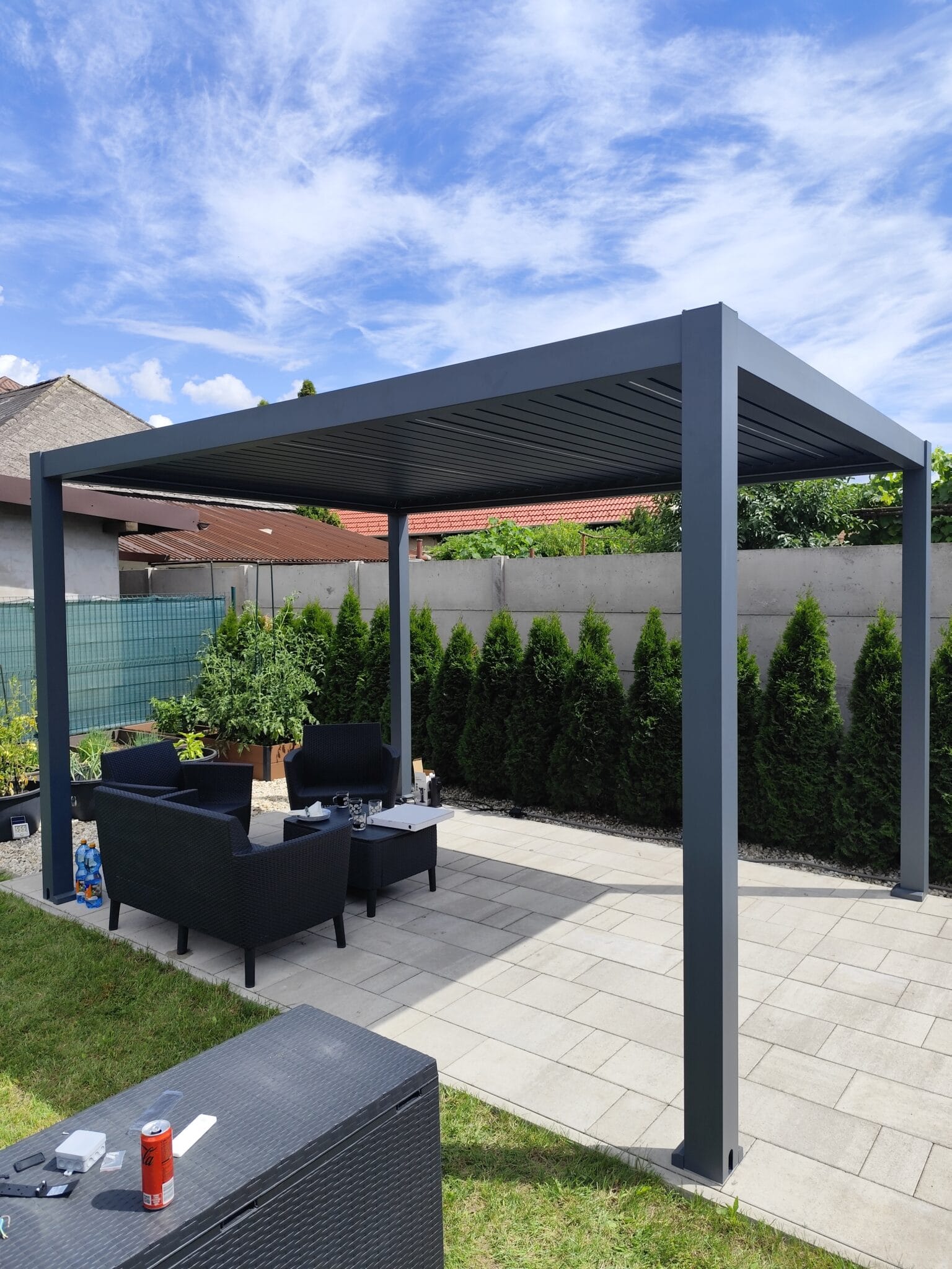Bioklimatická pergola s lamelovou strechou – realizácia Laboro, Košice a východné Slovensko