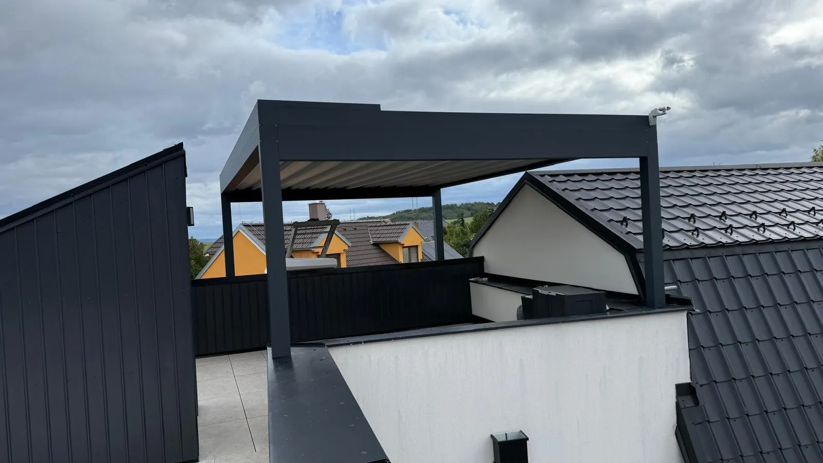 Pergola HORIZONTAL na strešnej terase